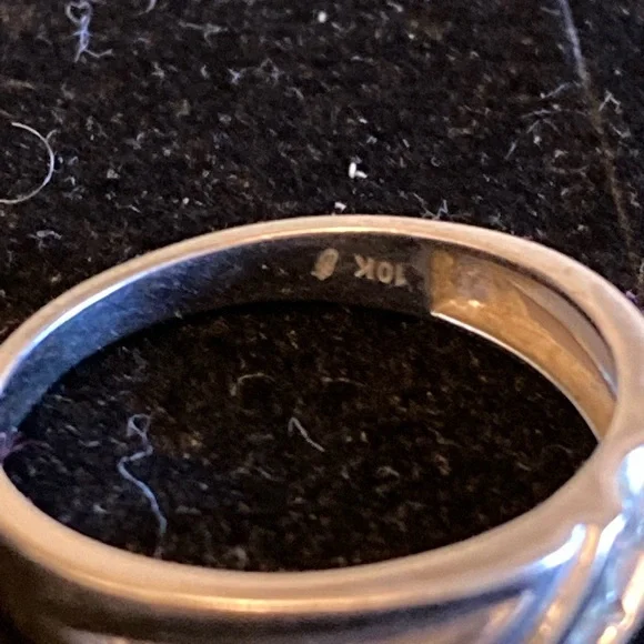 10 karat Men’s white gold wedding band